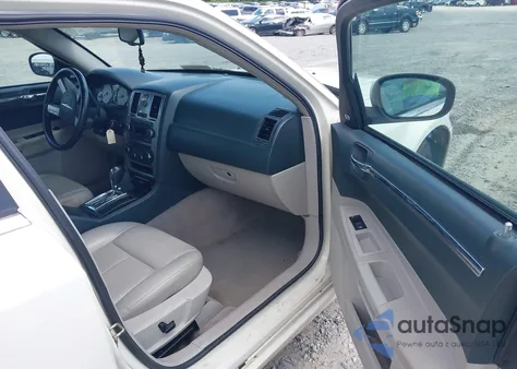 2006 Chrysler 300 Touring z USA, uszkodzony, nr VIN 2C3LA53G96H253777